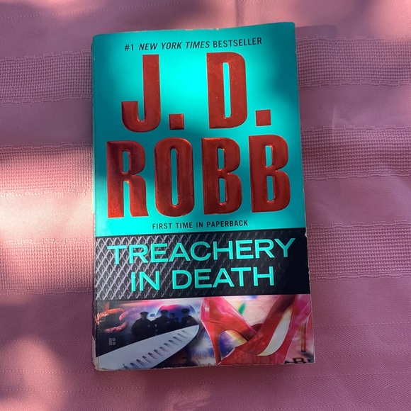 TREACHERY IN DEATH By J D Robb Paperback 372 Pages EUC - Picture 3 of 7